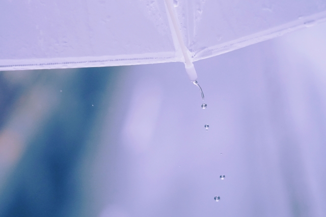 英語「When it rains, it pours」の意味って？