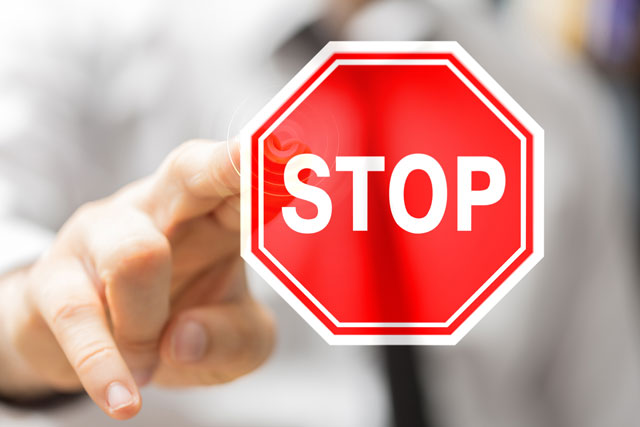 “Stop”だけじゃない！シーン別「やめる」の英語表現4つ