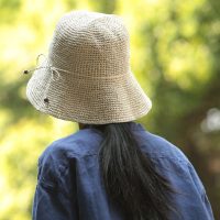 UVカット率96%！蒸れない・飛ばない・折り畳める「SASAWASHI 手編み帽子」