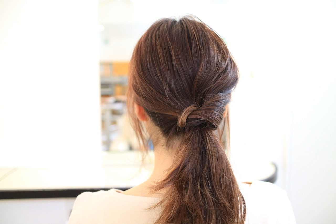 簡単なのに手抜きに見えない!ゴム2本でできる簡単ヘアアレンジ