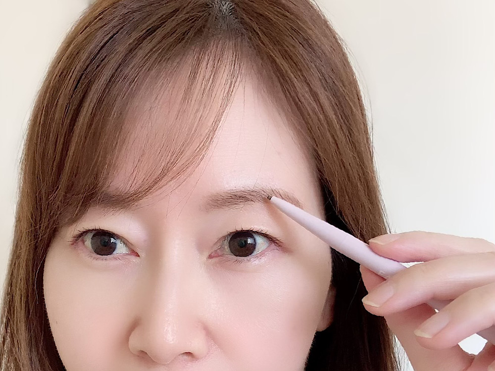 不器用さんも大丈夫！左右非対称の眉をバランスよく描くコツ