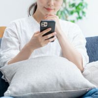 「Twitterやってるよ」を3単語の英語で言うと？