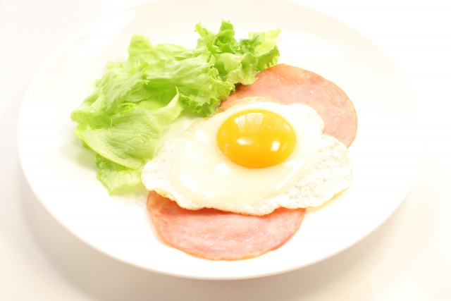「ハムエッグ」を英語で言うと？