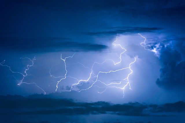 「雷が鳴る」を英語で言うと？