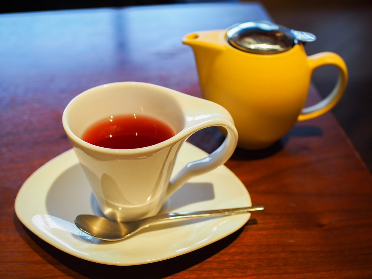 「むさしの森 Diner 新宿中央公園店」モーニング紅茶