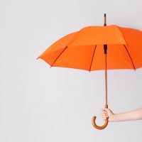 「雨が降り出した」を英語で言うと？