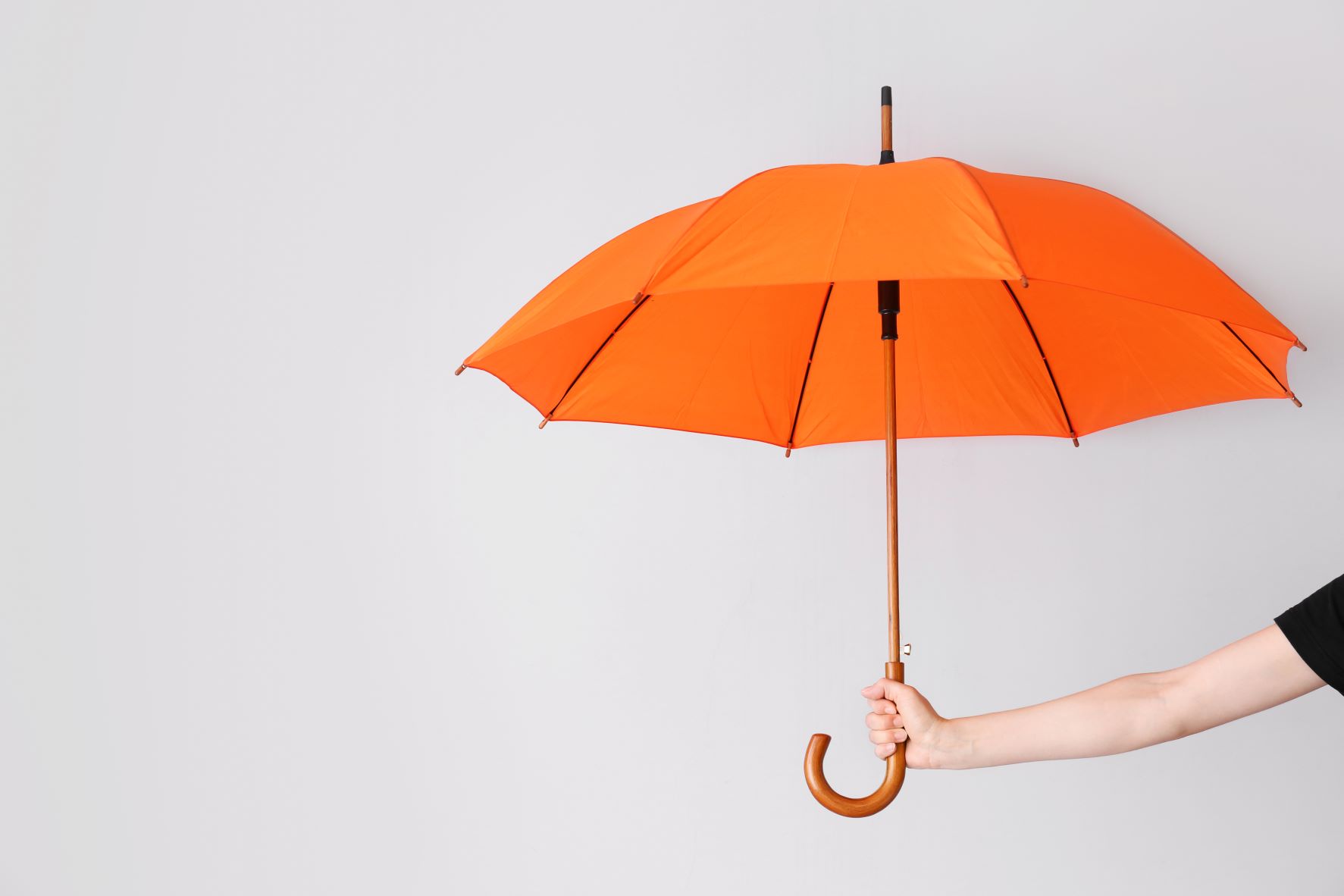 「雨が降り出した」を英語で言うと？