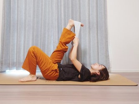 寒い季節は要注意!ぎっくり腰を防ぐ「太ももの裏側とお尻のストレッチ」