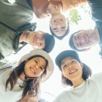 「昔からの知り合い」を2単語の英語で言うと？