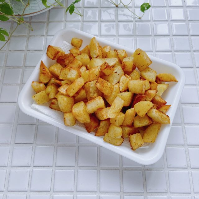 少ない油でカリッ！簡単作り置き「カレー味のジャガイモフライ」