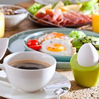 「朝ごはん」は英語でどう言うの？意味と語源から表現を解説