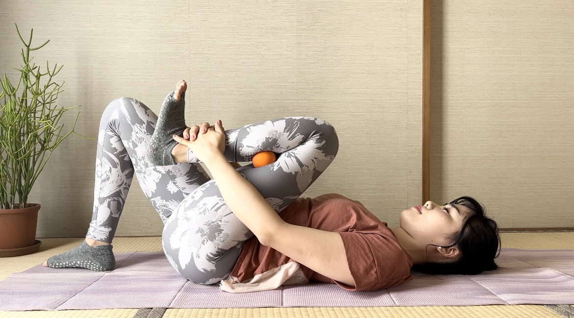 ボール1つですっきり!冷えむくみを解消する「足ほぐし」