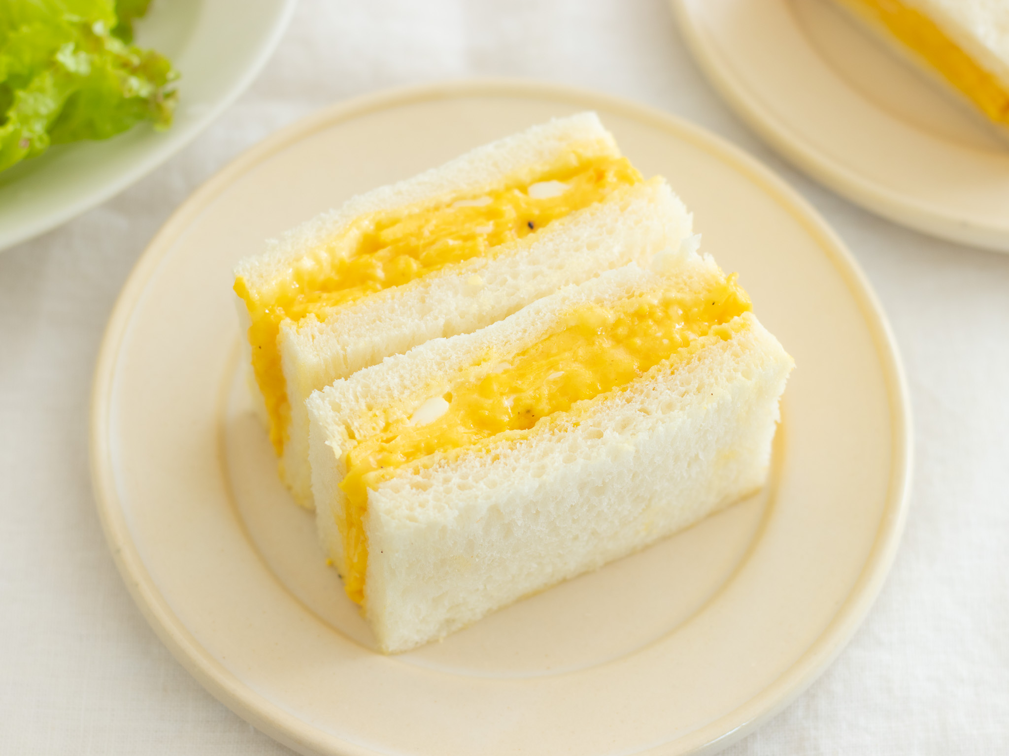 チーズと半熟卵がとろとろ♪簡単「スクランブルエッグサンド」