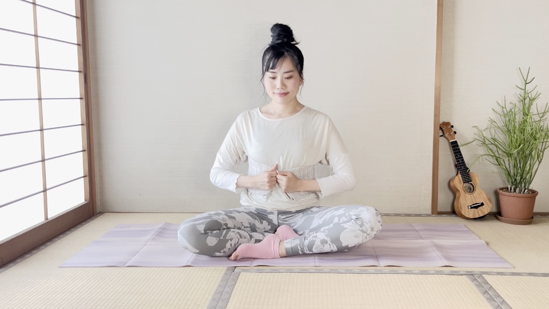 タオルで簡単ダイエット！くびれを作る「胸式呼吸」