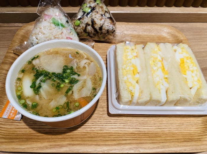 具沢山おむすびや惣菜パンでモーニング♪「茅場町」朝ごはんスポット3つ
