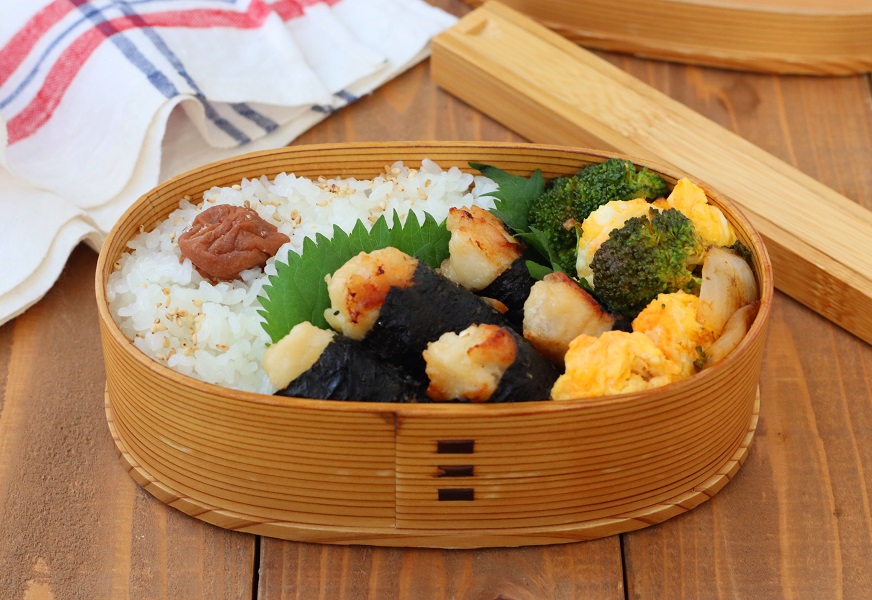 酢で旨みアップ!「ささみの海苔巻き」「卵と野菜のケチャップ炒め」2品弁当