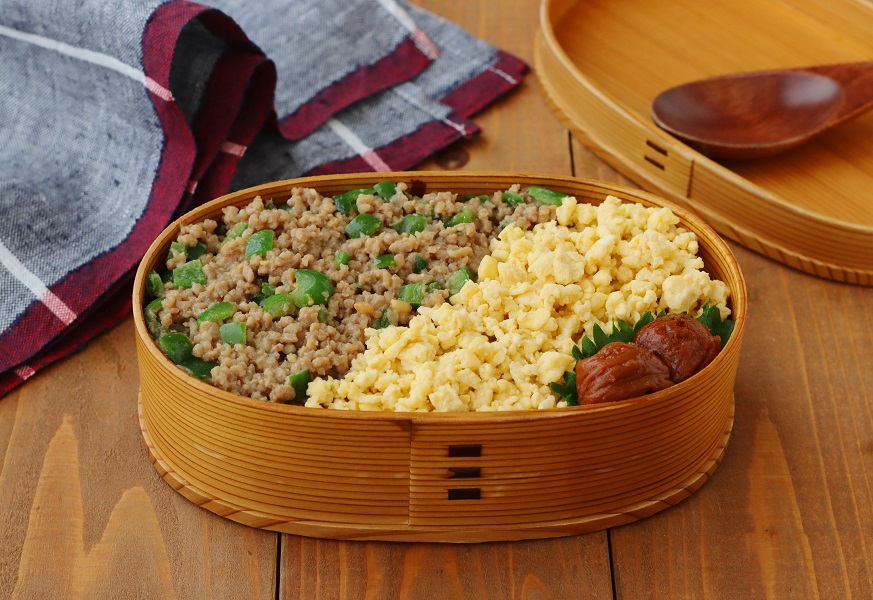 レンジだけで簡単!「豚ピーマンの味噌そぼろ」「マヨ卵そぼろ」2品弁当