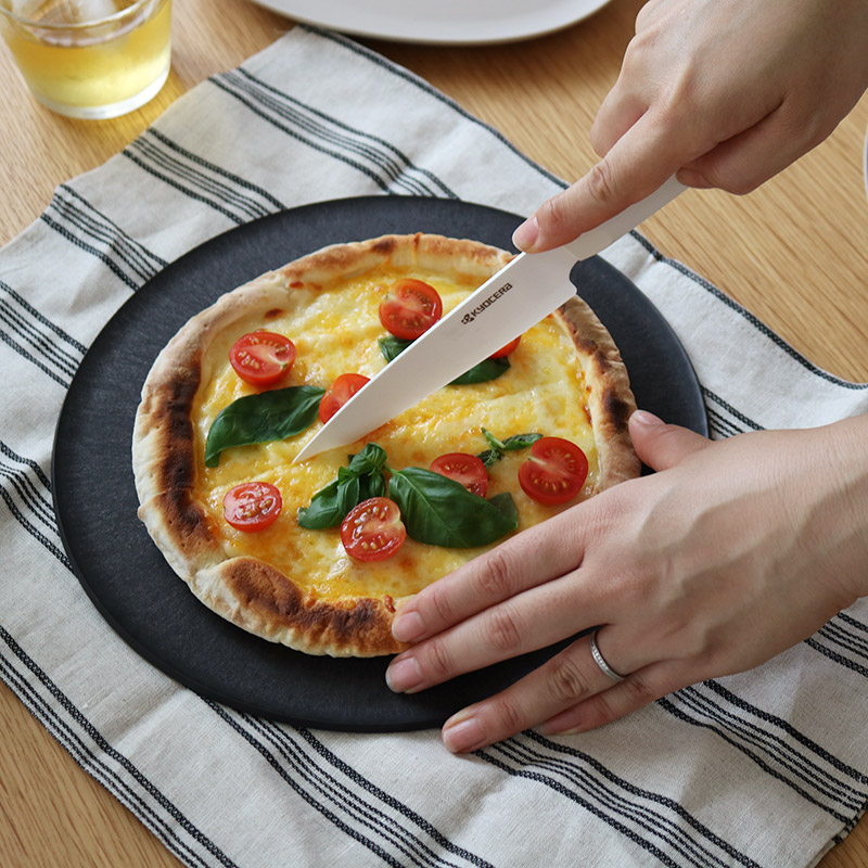 ピザが切れる26cmサイズ新登場！まな板になるお皿「チョップレート