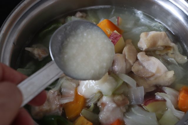 鶏と秋野菜の塩麹スープ