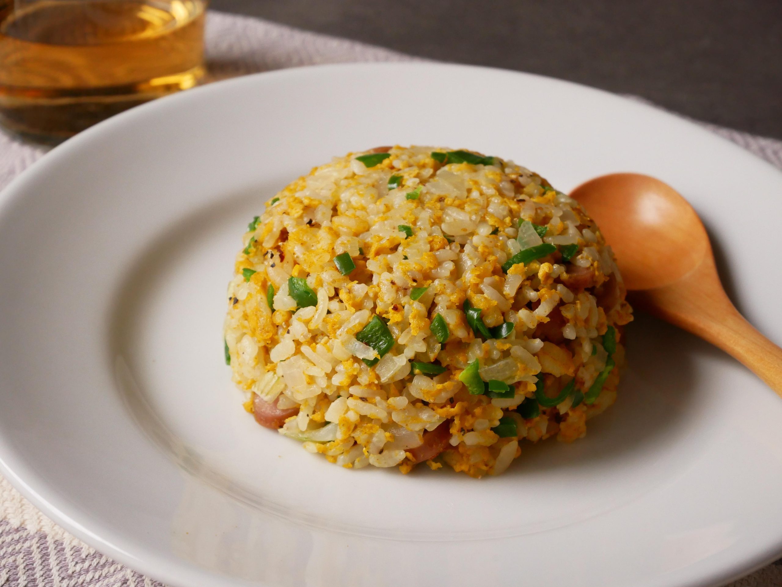 レンジだけで簡単！お弁当にも便利な「カレーチャーハン」