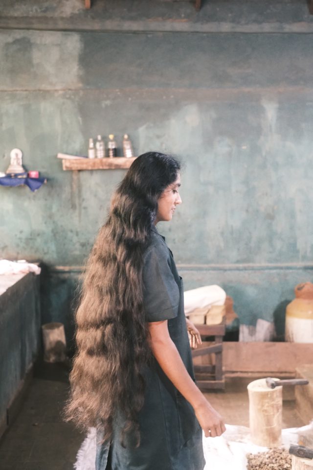スリランカの髪の長い女性