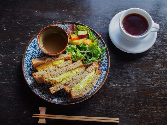 「カヤバ珈琲」の朝食プレート