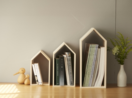 まるでオブジェ！飾るように本が置けるブックエンド「本の家 Book House Nest」