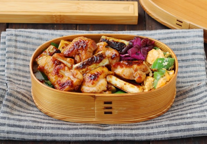 ご飯が進む！簡単「味噌だれ焼き鶏」「ピーマン卵レンジ蒸し」2品弁当