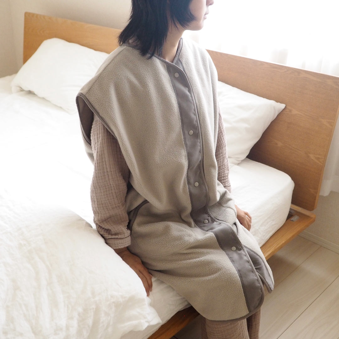 朝までぬくぬく!パジャマの上に着たまま寝られる「肩先まであったかい ボアスリーパー」