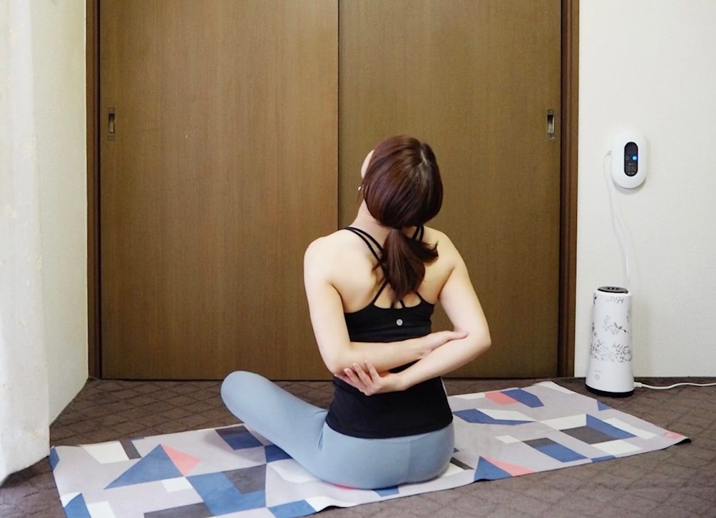 【集中力が回復!】頭部の血流UP「首のストレッチ」