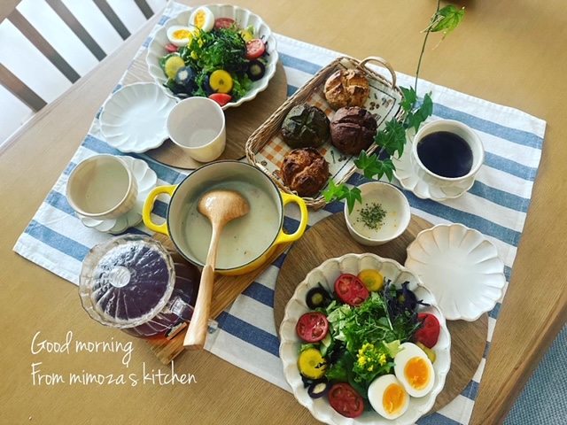 サラダがメインの朝食