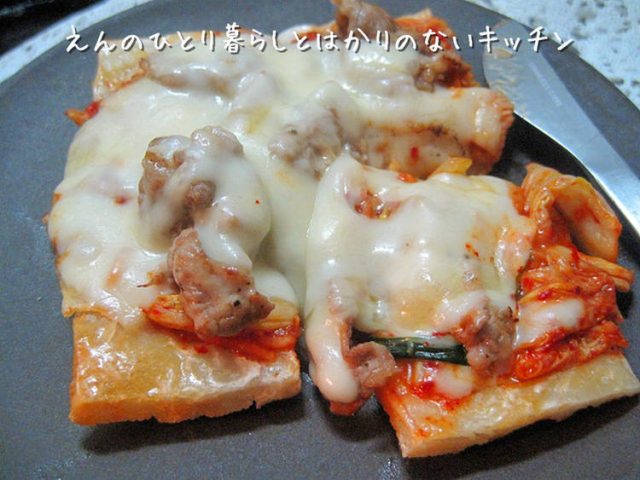 豚キムチーズの餅ピザ