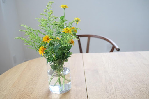 テーブルに飾られた花