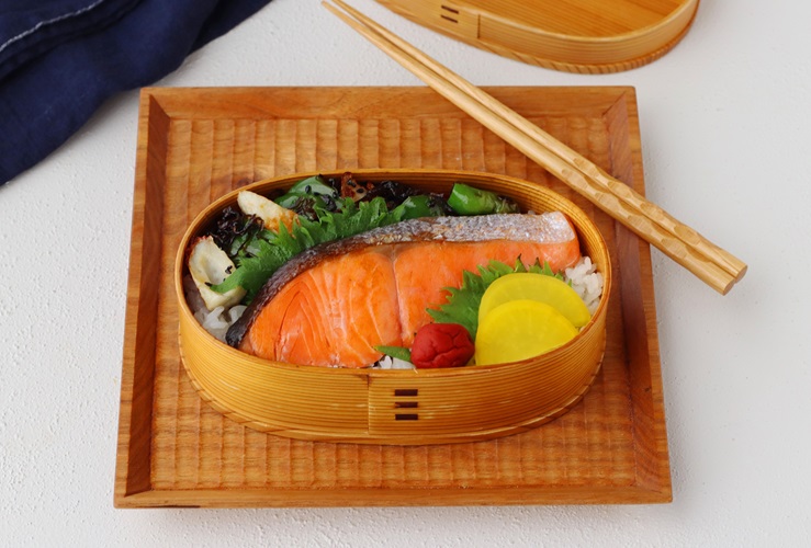 10分で作れる海苔弁!「焼鮭」「ちくわピーマン」2品弁当