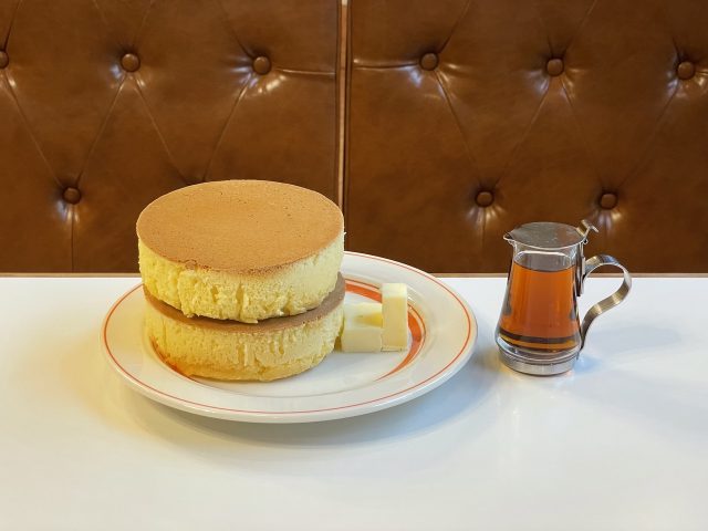 鎌倉「イワタコーヒー店」のホットケーキ