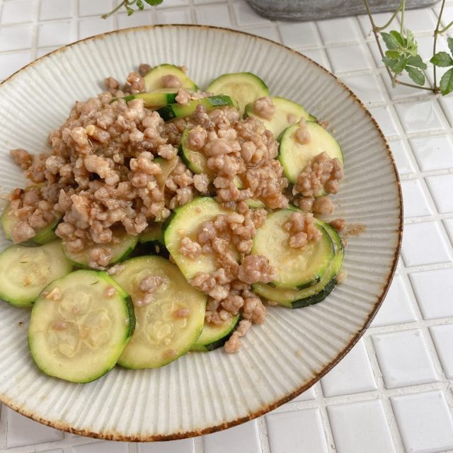 ズッキーニとひき肉の味噌炒め