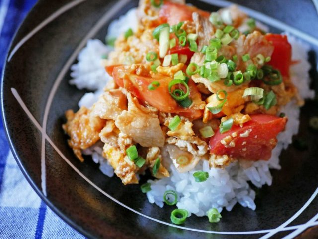 トマタマ丼