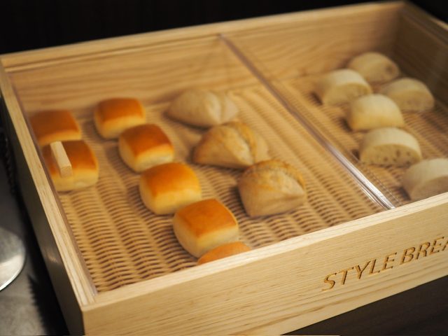 ホテルヴィラフォンテーヌ東京浜松町 朝食 パン3種類