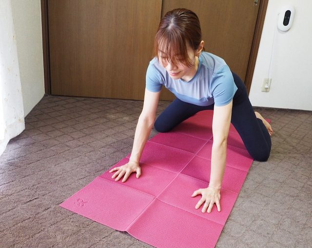 四つ這いで3分「胸を開く」ストレッチ