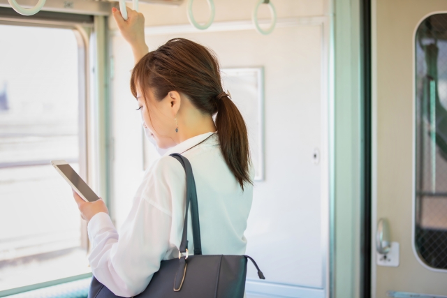 電車　車内