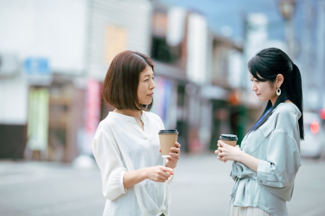 コーヒー　女性同士