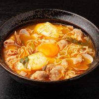 「激辛ラーメン」を3単語の英語で言うと？