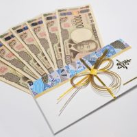 どう思う？結婚式のご祝儀に「新一万円札」はマナー違反なのか