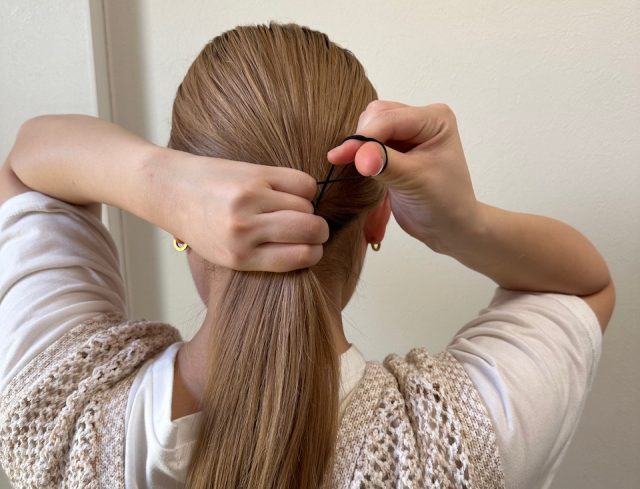 ロングヘアひとつ結び