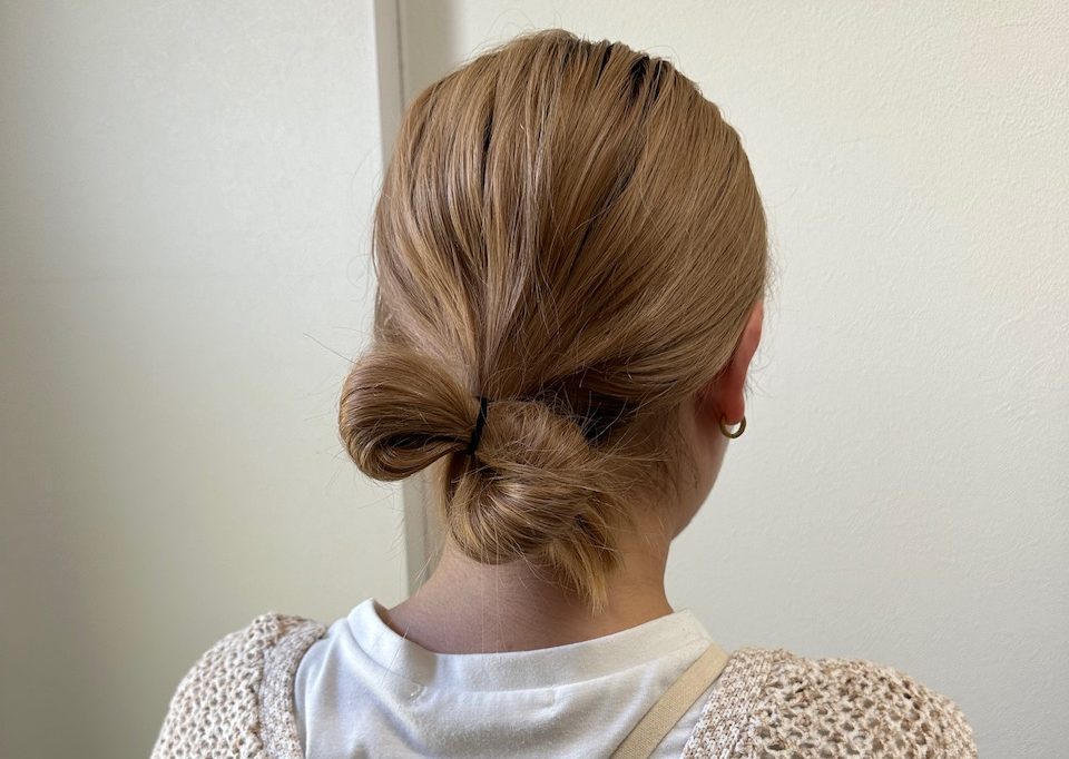 ゴム1本で簡単ヘアアレンジ！韓国風まとめ髪「カチモリヘア」 - 朝時間.jp