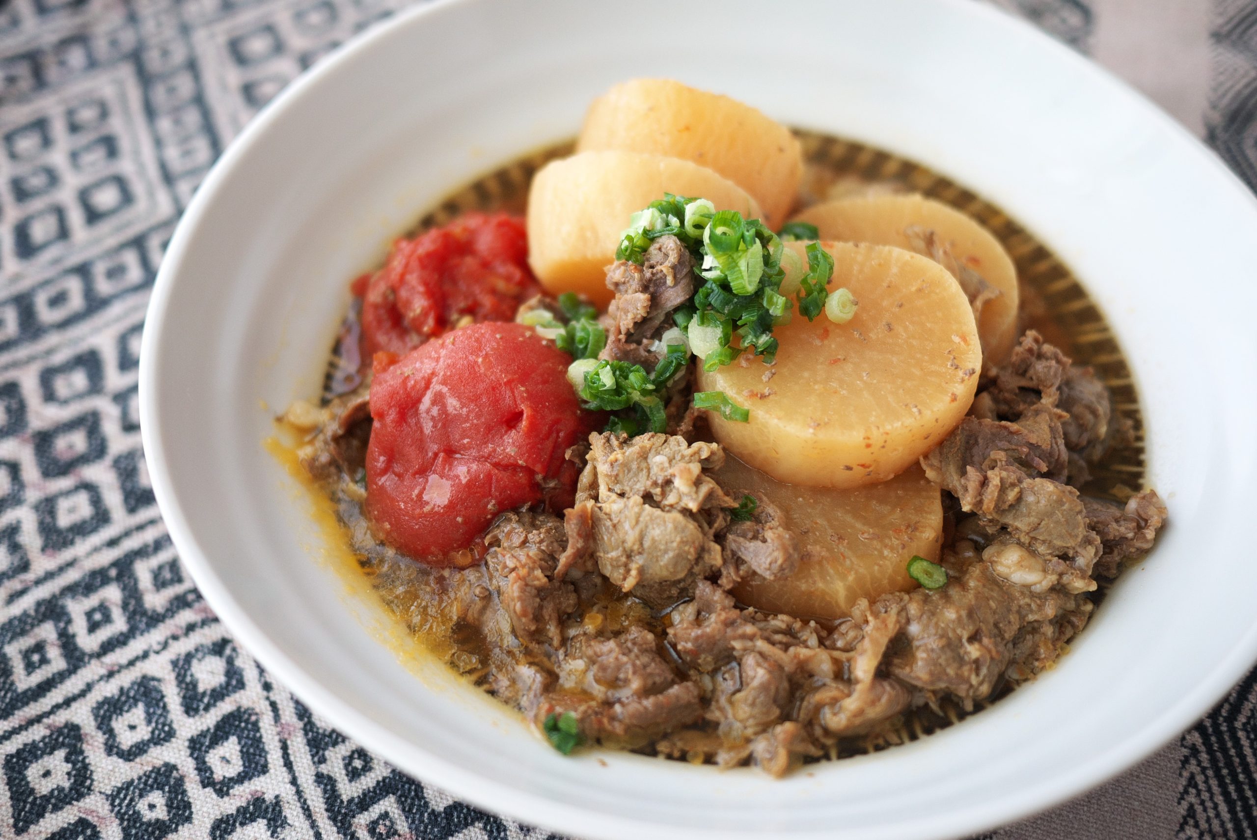 炊飯器で簡単!冷えを防ぐ朝ごはん♪「トマトと牛肉のおでん」