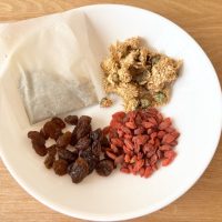 デスクワークの味方！「目の疲れ」を和らげる薬膳茶のすすめ