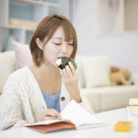 痩せたいのに食べたい…！「食欲ホルモン」を抑える生活習慣5つ