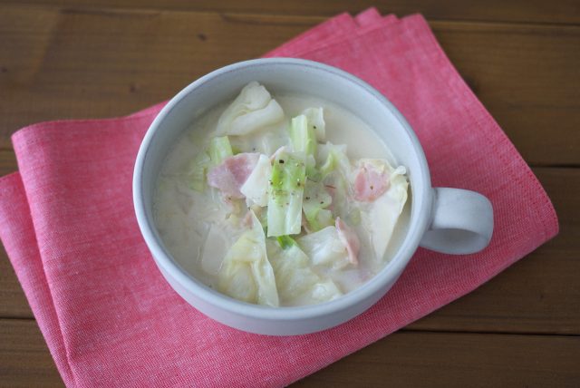 キャベツと豆乳のベーコンのスープ