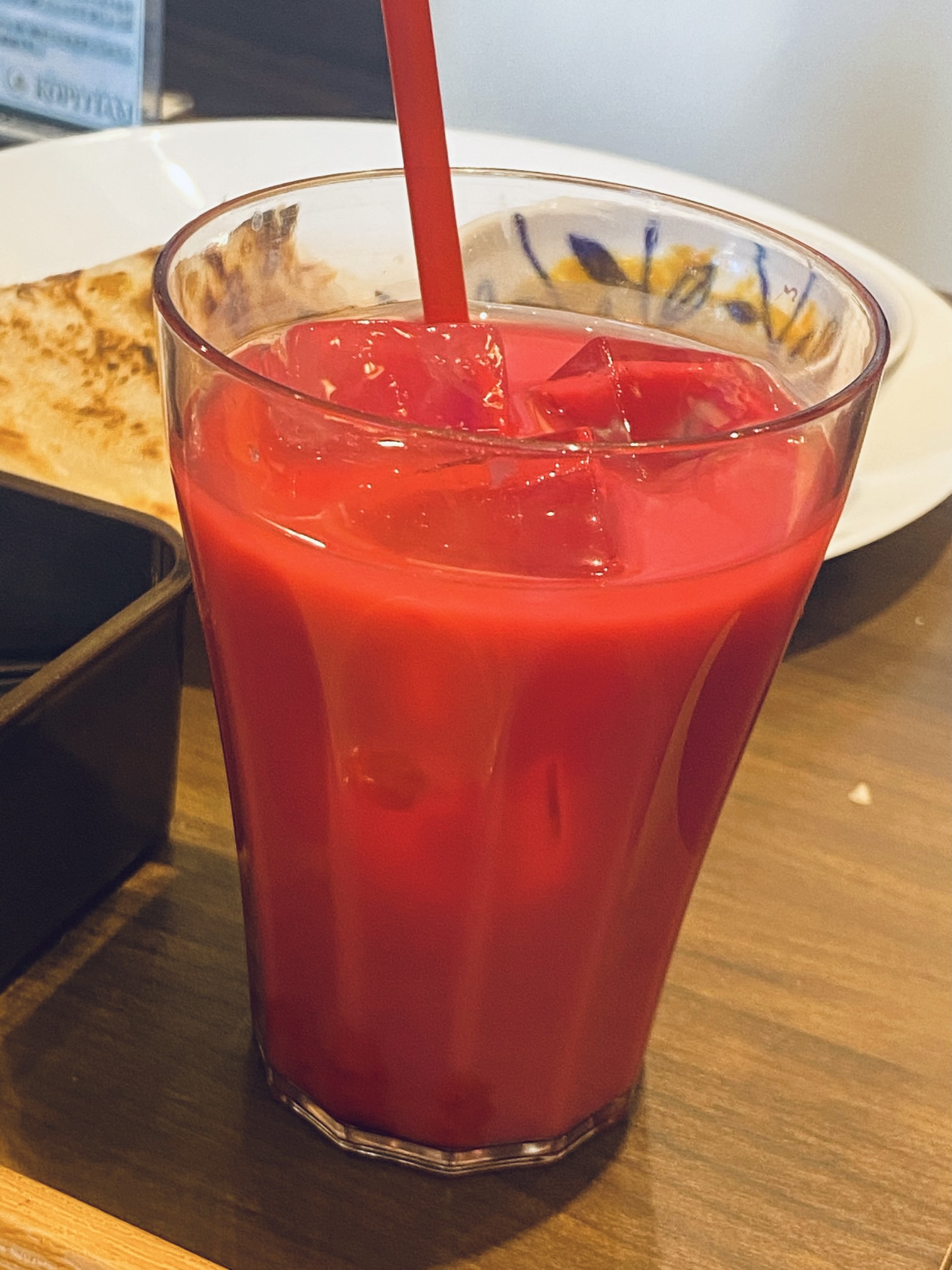 馬喰町】このショッキングピンクの飲み物は何？@マレーカンポン